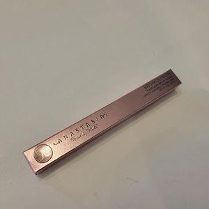 Anastasia Triangular Brow Definer